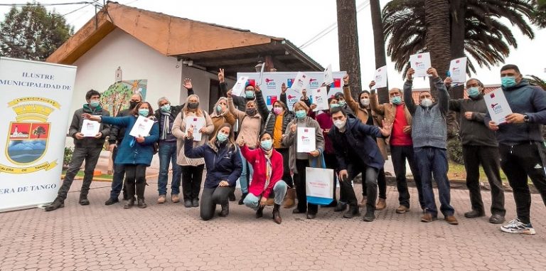 Vecinos de Calera de Tango reciben sus títulos de dominio tras años de espera