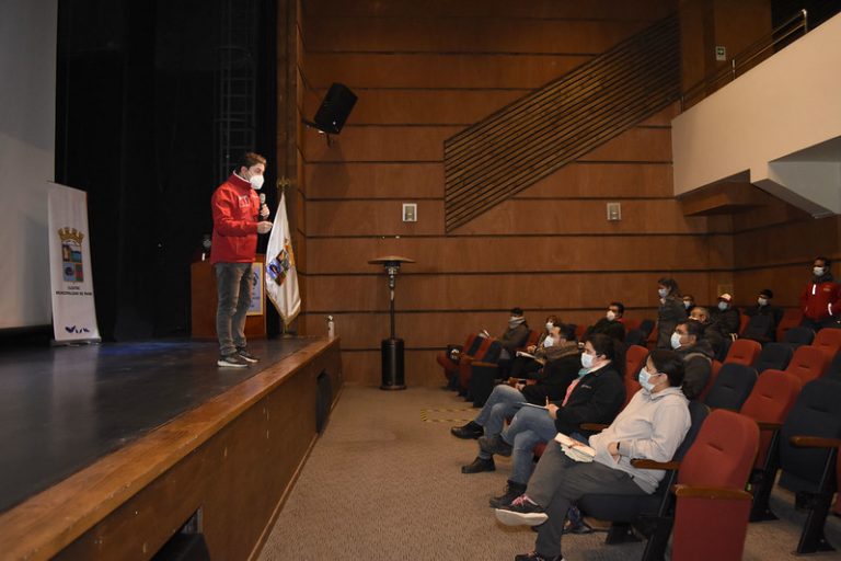 Dirigentes deportivos de Paine se capacitan en proyectos y gestión deportiva