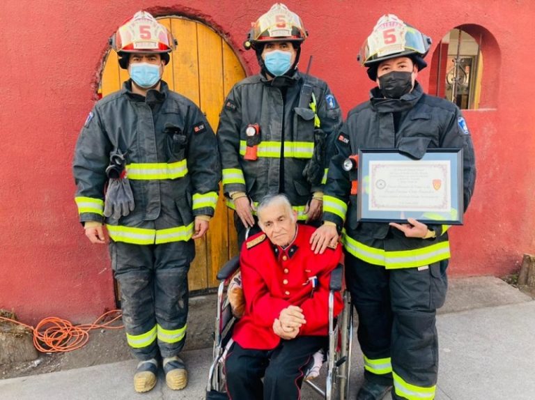 Cuerpo de Bomberos se sume en el dolor por muerte de director honorario