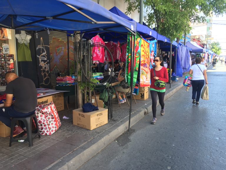 Municipio desalojó toldos azules del comercio ambulante