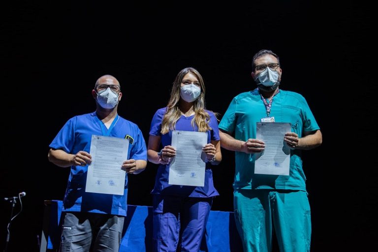 Triple reconocimiento para funcionarios de la Salud