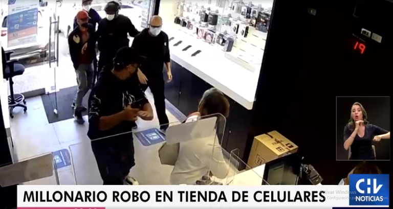 Millonario robo a tienda de celulares en el Strip Center Paseo Buin