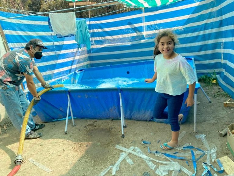 La Estancilla de Nos y Carozzi inician el verano con un abrazo acuático