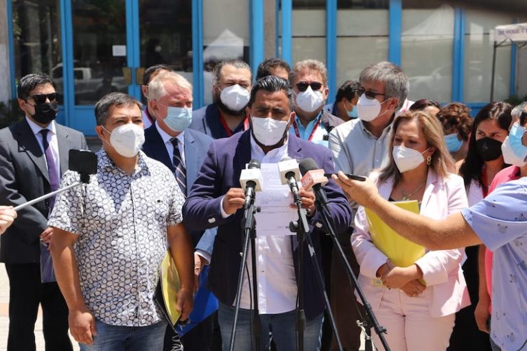 Traspasaba plata de los trabajadores a cuentas personales y familiares