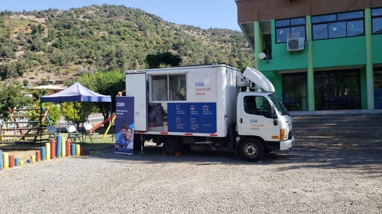CGE refuerza atención de la sucursal móvil en San Bernardo y La Pintana durante febrero