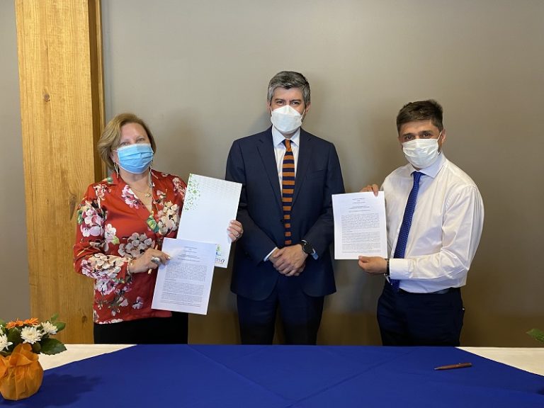 Fonasa y Buin firman convenio para derivar pacientes GES a futuro Centro de Diálisis Municipal