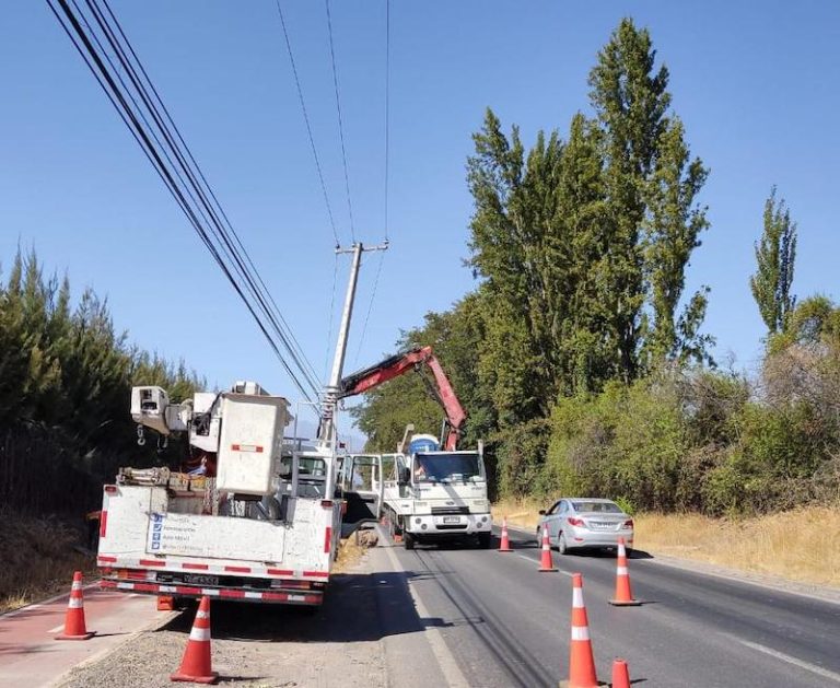 CGE denunció múltiples choques a postes en San Bernardo y comunas aledañas durante primeros días de febrero