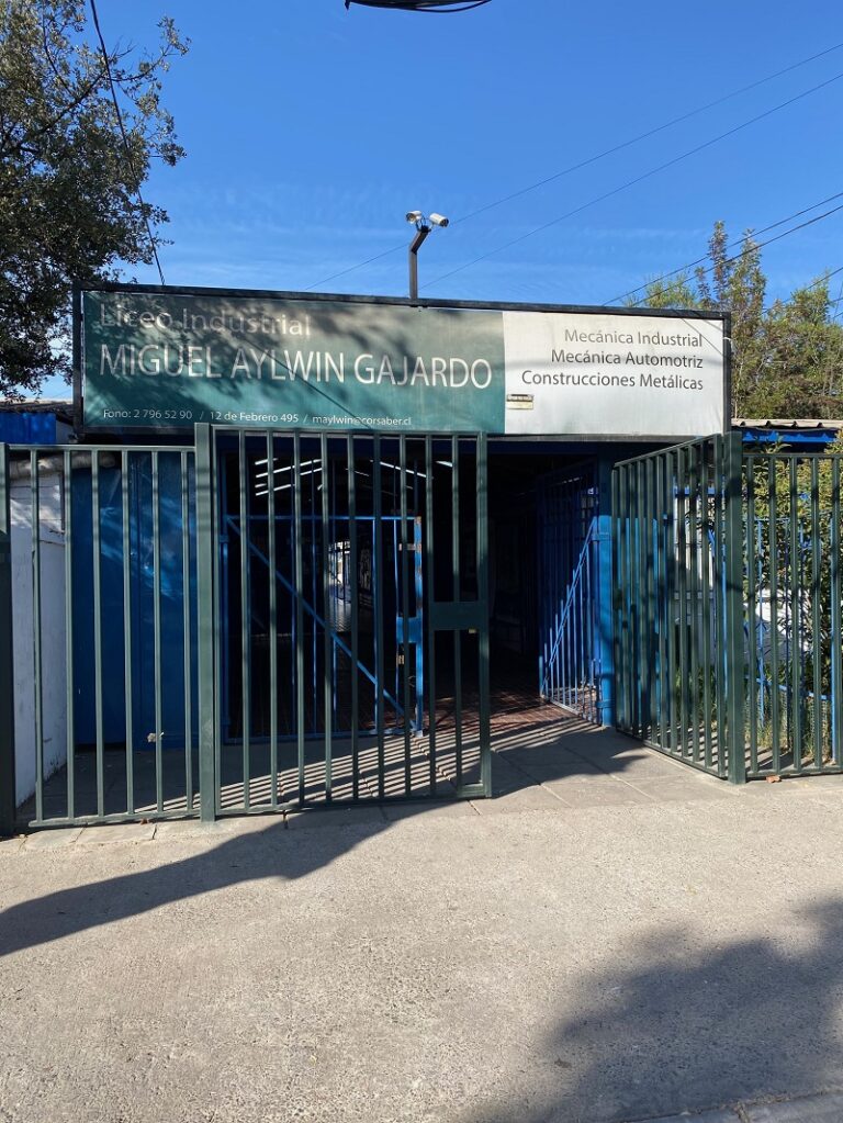 Se van del liceo, la cara más dura del tiroteo en el “Miguel Aylwin Gajardo”