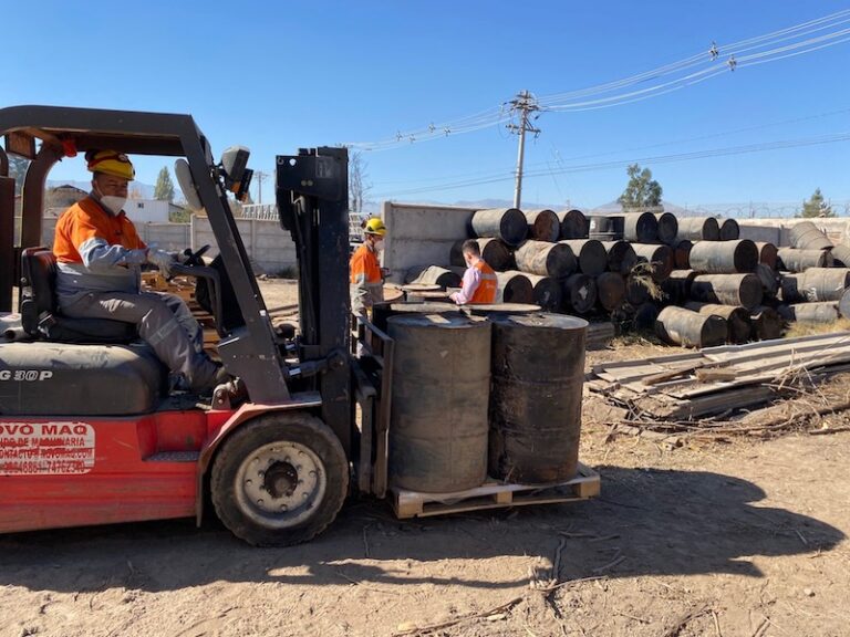 MOP se hace cargo de su terreno abandonado y retira material contaminante