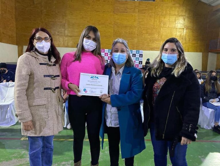 Calera de Tango entrega 88 becas municipales para la Educación Superior 2022