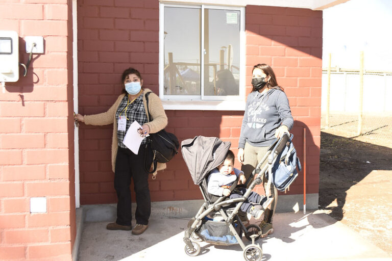 39 familias reciben su casa propia en Villa «Los Poetas»