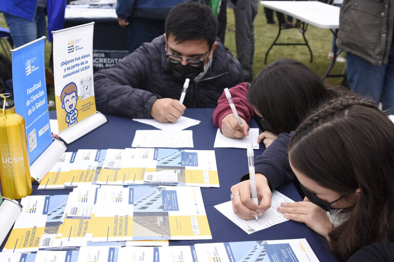 Alumnos de 4º Medio de Paine se acercaron a la Educación Superior en la Primera Feria Estudiantil