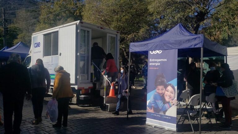 Oficina Móvil de CGE atendió más de 2.700 clientes en regiones Metropolitana, O’Higgins y de Valparaíso