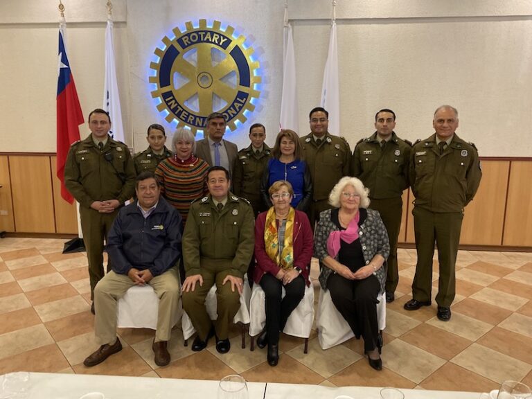 Rotary Club San Bernardo rinde homenaje a Carabineros en su aniversario 95º