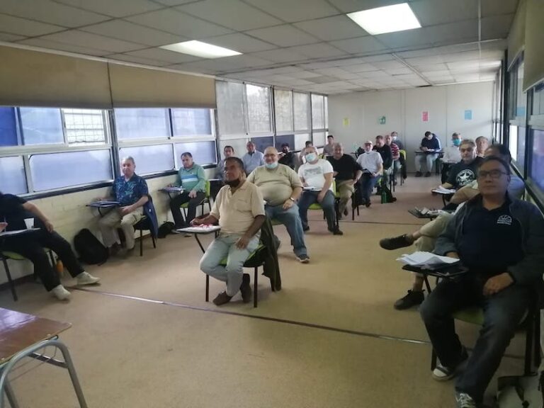 25 alumnos se capacitan como guardia de seguridad en la AISB