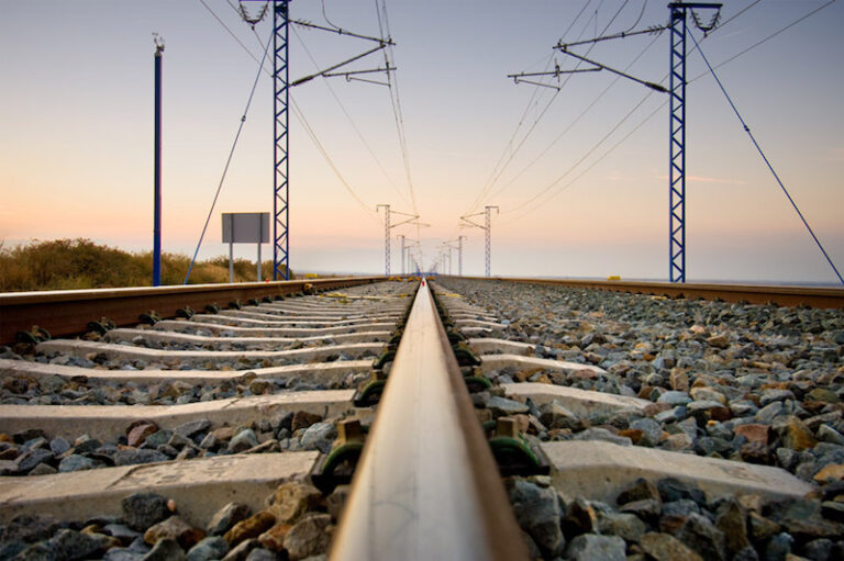 CGE informa su oportuno proceder frente a corte de línea de media tensión en cruce ferroviario de Paine