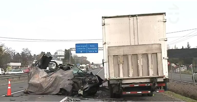 Una mujer adulta fallecida fue el trágico desenlace de choque vehicular en Buin