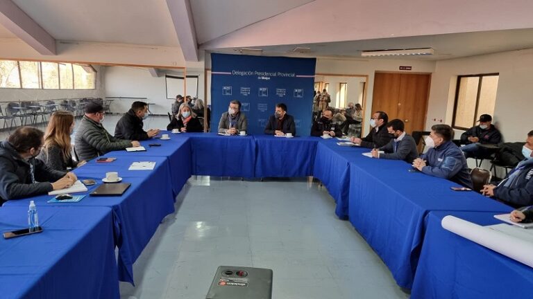 Alcaldes de comunas de Maipo se reunieron con seremi de Energía para tratar temas eléctricos