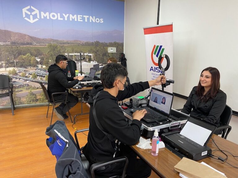 Ahora fue turno de MolymetNos: AISB sigue ayudando a sus socios con el Registro Civil