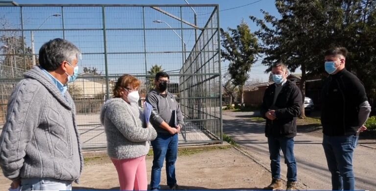 Vecinos de «Las Rejas» plantearon problemas con iluminación pública al alcalde Araya