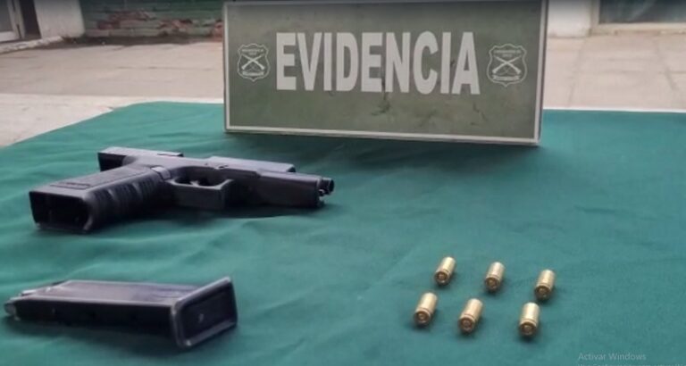 Carabineros detiene a hijo que golpeaba y amenazaba con arma a su mamá
