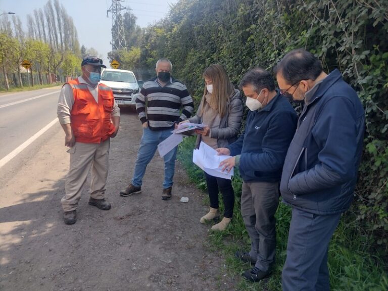 CGE se reúne con municipio y vecinos de Colonias de Paine para informar plan de podas y mantenimiento en el sector