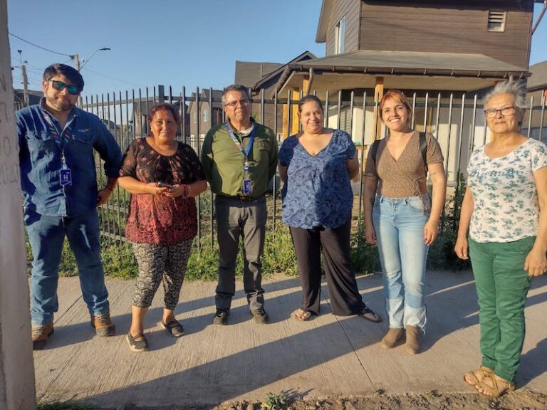 CGE se reune con vecios de la Villa San José de Paine para informar mejoras a la continuidad de servicio