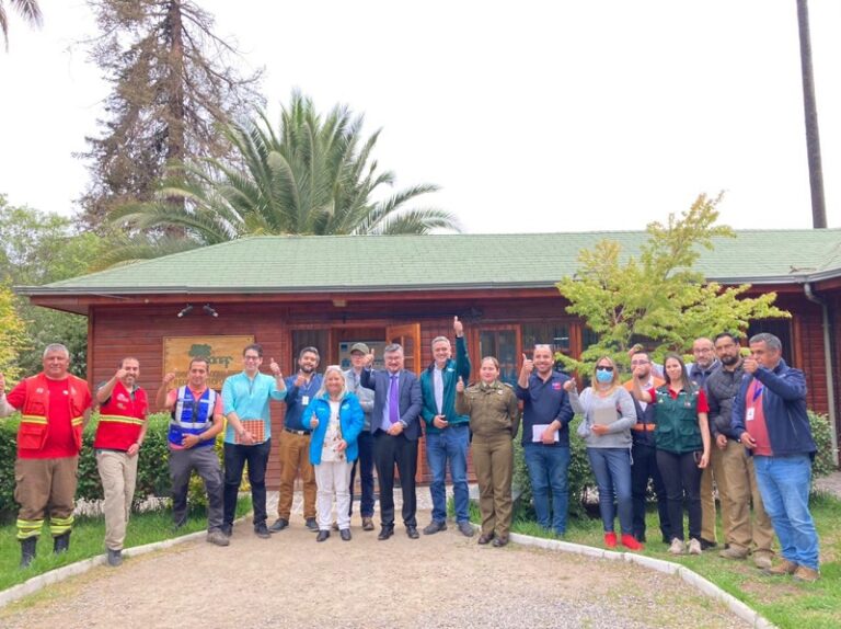 Conaf presentó su coordinación y equipamiento para enfrentar incendios forestales en Maipo