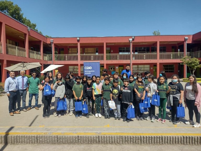 CGE premia a estudiantes ganadores en concurso de pintura sobre cuidado de la energía