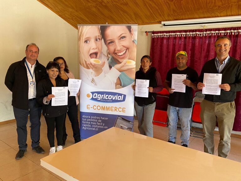 Locatarios de El Romeral acceden al huevo a mejor precio tras firma de convenio con Agricovial S.A.
