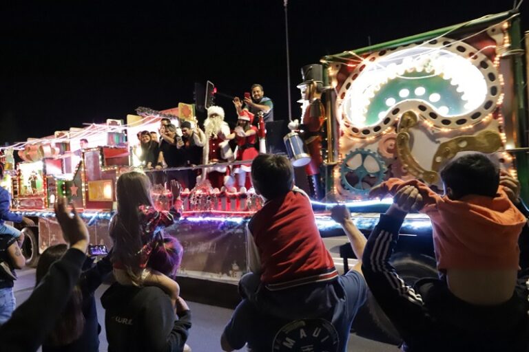 El Viejito Pascuero recorre la comuna rumbo a Noche Buena y Navidad