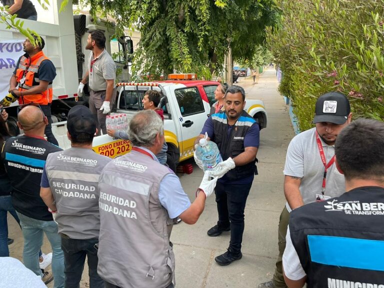 Alcalde Christopher White entrega ayuda de San Bernardo a damnificados de Viña del Mar