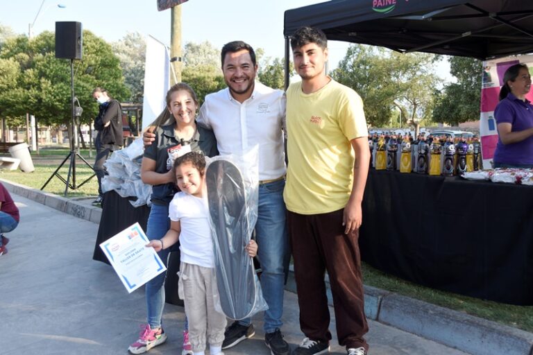 Talleres deportivos de Paine finalizan con entrega de implementos