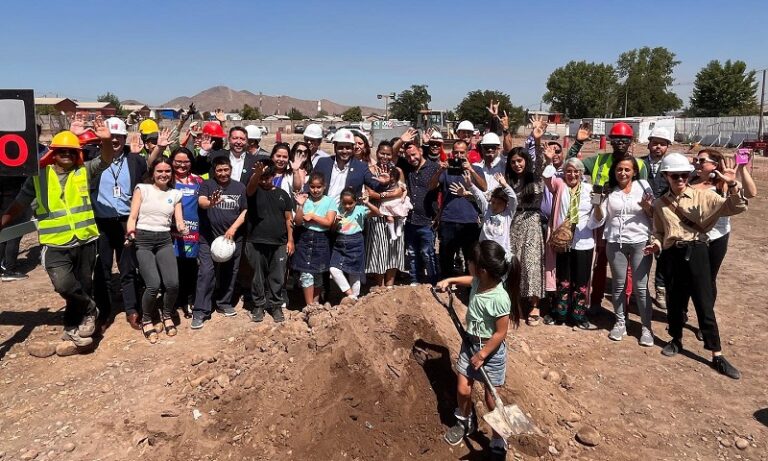 «Por la Razón o la Fuerza»: 55 familias reciben subsidio habitacional
