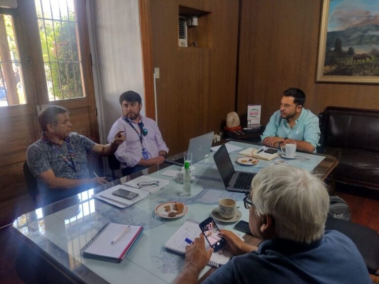 CGE se reúne con alcalde de Paine para informar planes de inversión 2022-2023