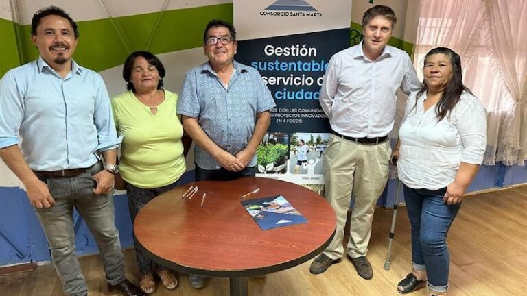 Consorcio Santa Marta firma acuerdo voluntario con APR “El Roto Chileno” y “Lonquén-Sorrento” para financiar mejoras en el servicio