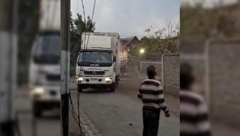 Furioso camionero arrasó con poste tras protagonizar discusión en San Bernardo