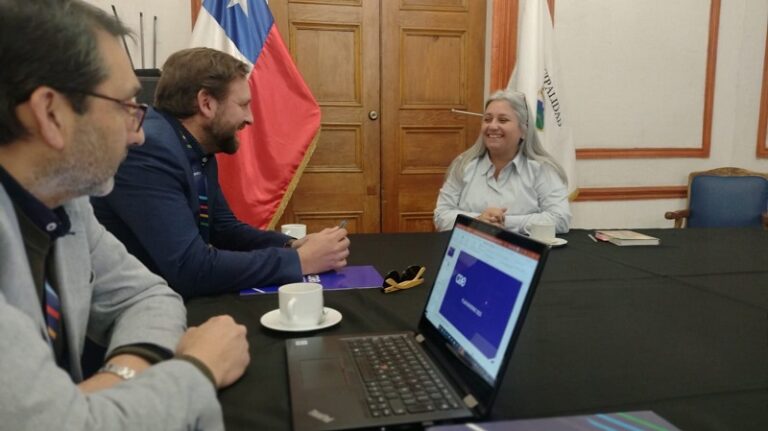 CGE  se reúne con alcaldes de Paine y Calera de Tango para informar planes de inversión y mantenimiento