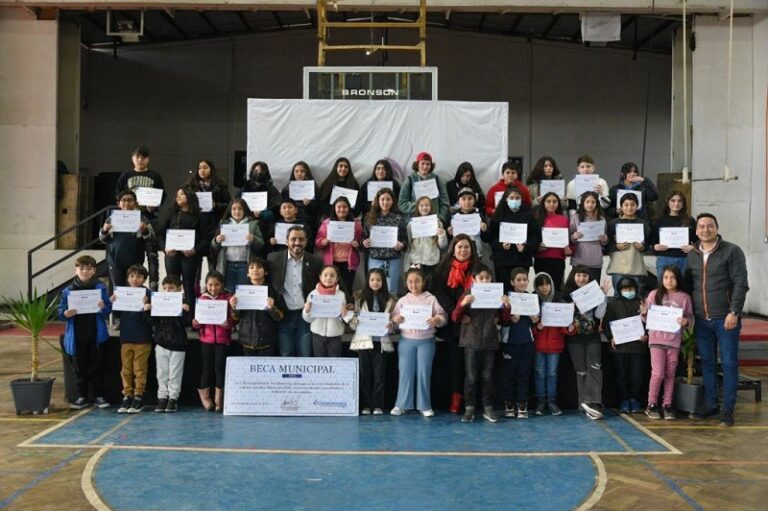 2.346 estudiantes reciben Beca Municipal de Educación Superior