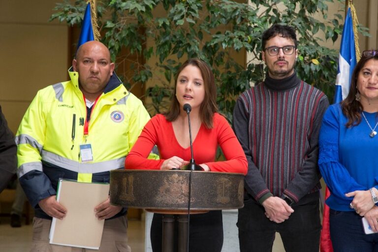 Diputada Camila Musante pide agilizar entrega de beneficios a bomberos