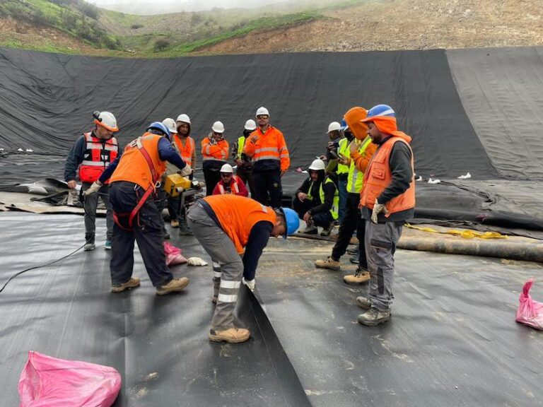 Municipalidad de Rapa Nui vuelve a capacitarse en instalaciones de Consorcio Santa Marta