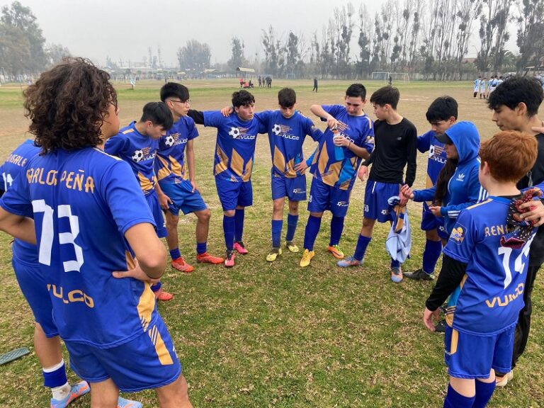 Escuela de Fútbol de Vulco llevó su trabajo de equipo hasta Puente Alto