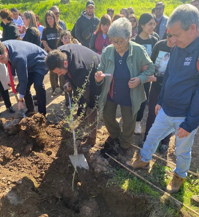 Se planta “Bosque de la Memoria” y Cormech logra permiso ministerial para el Memorial “La Loma”