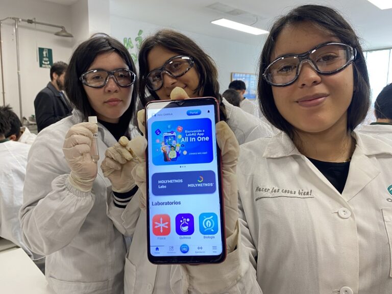Estos alumnos llevan el laboratorio en su bolsillo para un futuro mejor