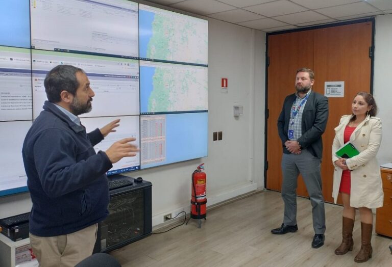 CGE presenta Plan Verano a Delegada Presidencial de Maipo en visita a oficinas de la distribuidora en San Bernardo