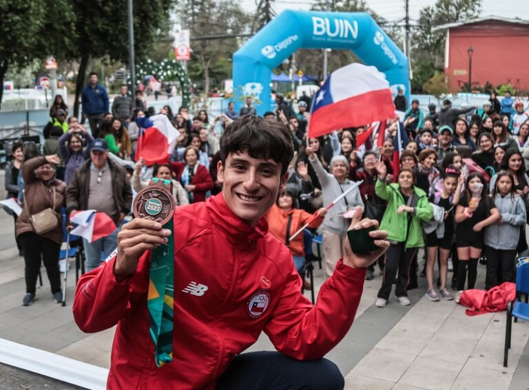 Jacob Decar llevó su bronce en ciclismo panamericano a Buin, su comuna