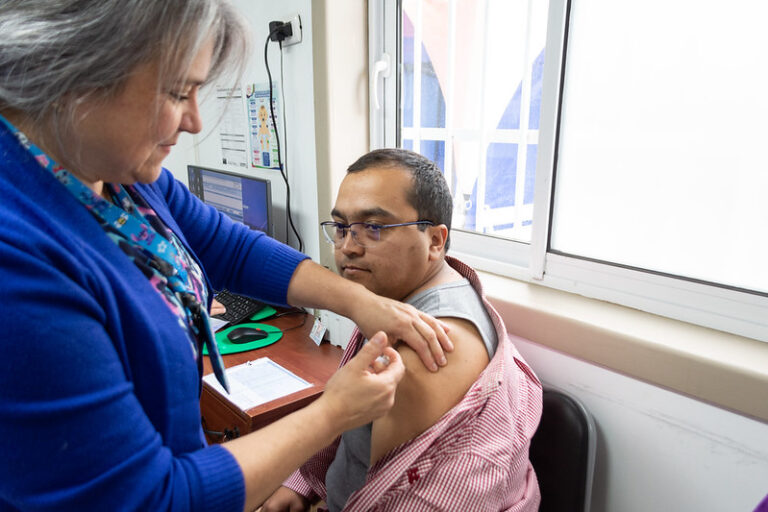 Paine lanzó Campaña de Invierno 2024 con foco en la vacunación contra el covid e influenza