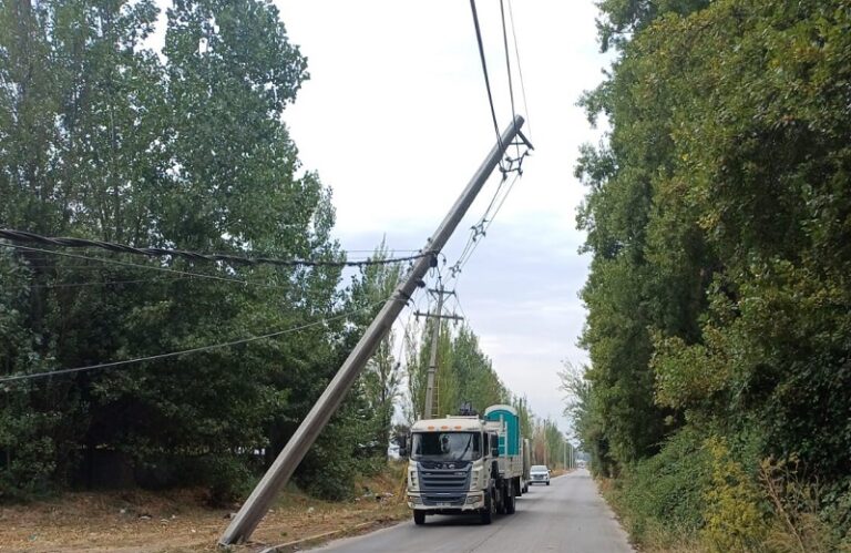 CGE informa alza en choques a postes en La Pintana, Puente Alto y San Bernardo