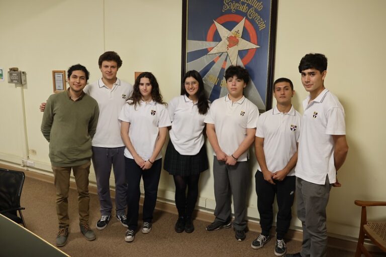 Instituto Sagrado Corazón de San Bernardo se va al Campeonato Mundial de Debate