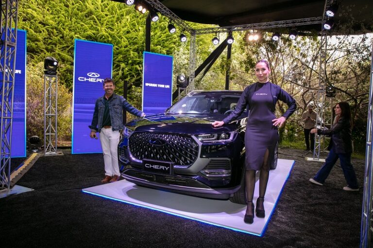 Chery da un golpe de aire fresco: renovó su Tiggo 8 y sumó versión híbrida enchufable